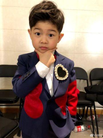 胡可爆料安吉生二胎视频,温馨家庭画面引网友热议 第1张 胡可爆料安吉生二胎视频,温馨家庭画面引网友热议 第1张